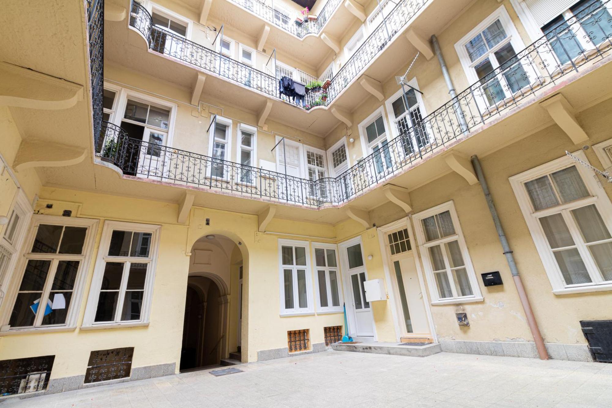 Apartman 4 You Westend Budapest Exteriör bild